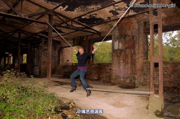 bound-neighbor-girl - Peggy - surprise in the ruins part 3 第 18 张图片