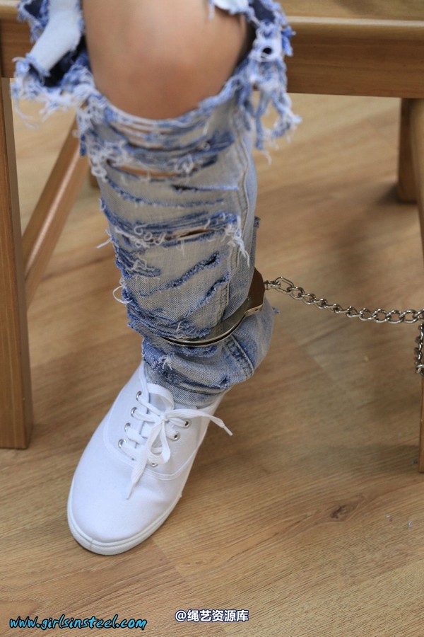 girlsinsteel - Tightly cuffed to the chair with watch 第 90 张图片
