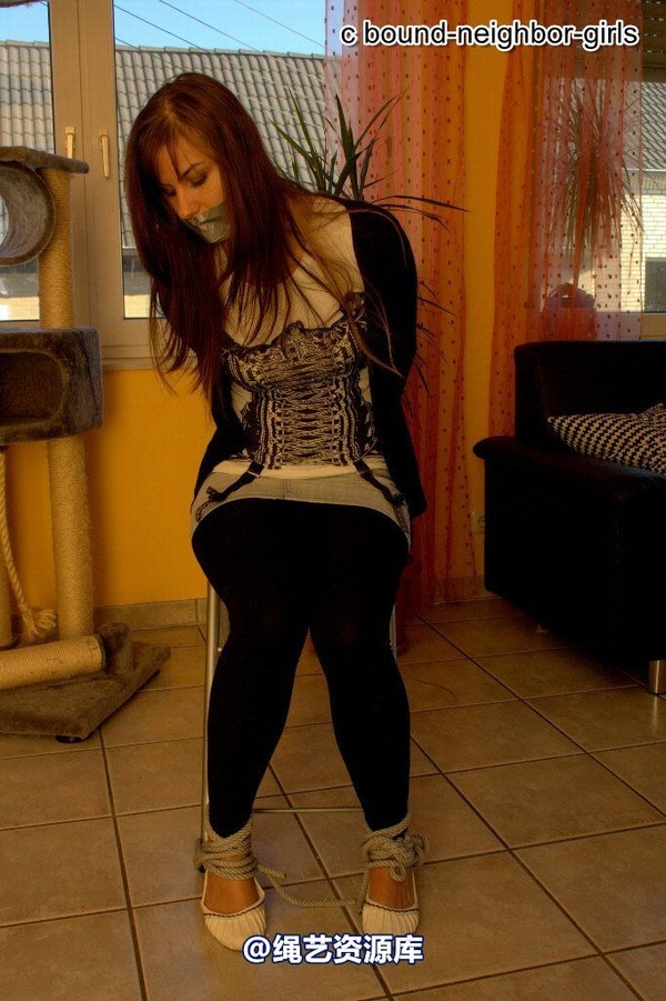 bound-neighbor-girl - Marenka + Vera - Girlfriends part 1 第 8 张图片