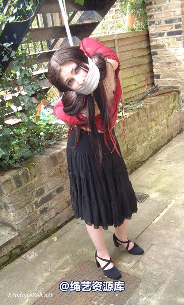 bondagebob - Lydia Tied Outdoors 第 73 张图片