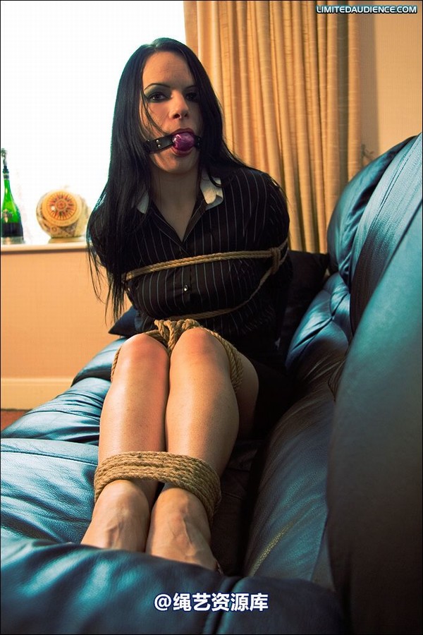 limitedaudience - 2008 rebekka raynor the journalist in trouble 第 23 张图片