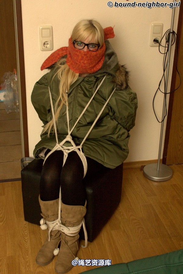 bound-neighbor-girl - Marenka - In winter jacket tied 1 第 38 张图片