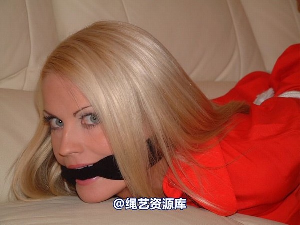 bondagebob - Jasmine Sinclair Red 70s blouse 3 Hogtie 第 3 张图片