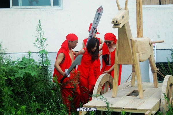 mj影视 - 血的代价-红罪衣刑场木驴斩－梅晓芳2013-08-26 第 220 张图片