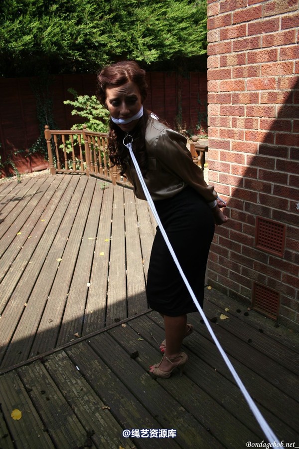 bondagebob - Chrissy Leashed 第 11 张图片