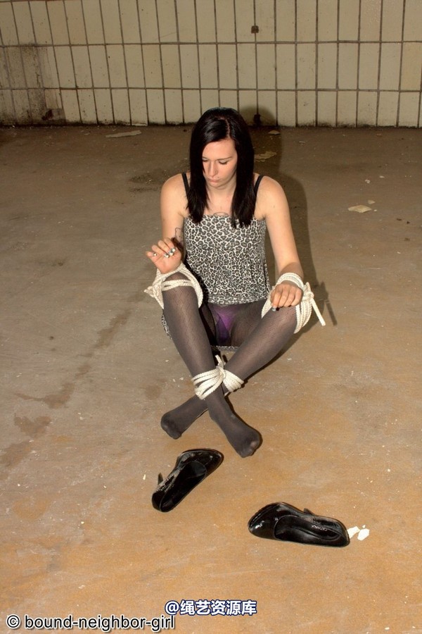 bound-neighbor-girl - Angel - Tied up in the ruins 5 第 16 张图片