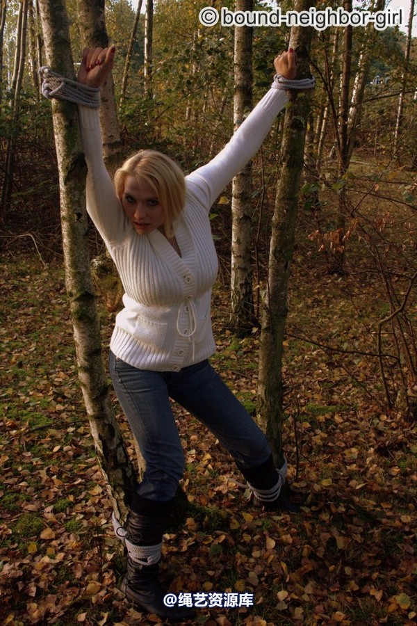 bound-neighbor-girl - Bambi - Tied up in the autumn woods Part 2 第 34 张图片
