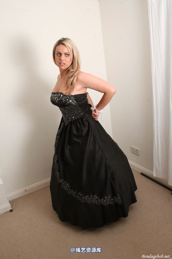 bondagebob - Izzy Ball Gown 第 11 张图片