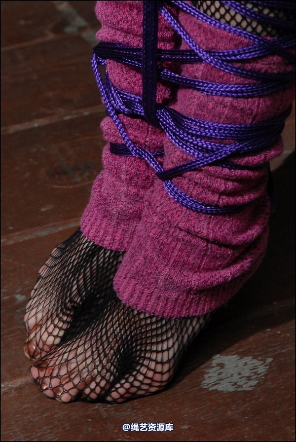 simplytied - Fishnets and leg warmers 第 34 张图片