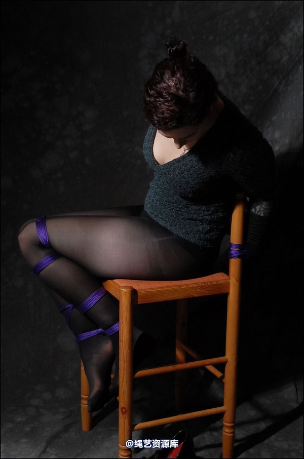 simplytied - Ebony Rose in jumper and tights 第 23 张图片