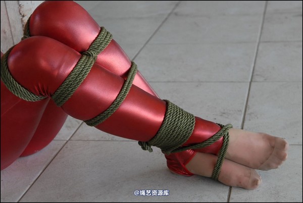 simplytied - Shiny Red in Spain 第 33 张图片