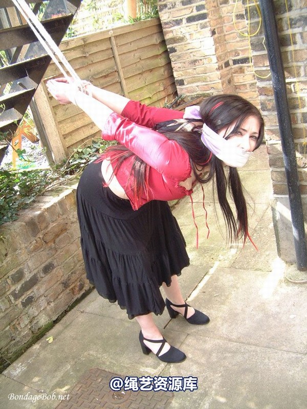bondagebob - Lydia Tied Outdoors 第 80 张图片