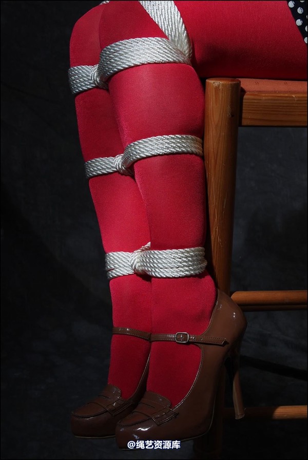 simplytied - She wanted to wear red tights 第 28 张图片