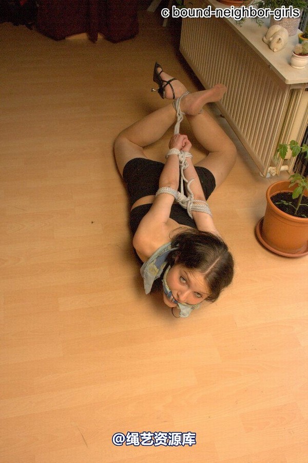 bound-neighbor-girl - Tanja surprised at home Part 1 第 28 张图片