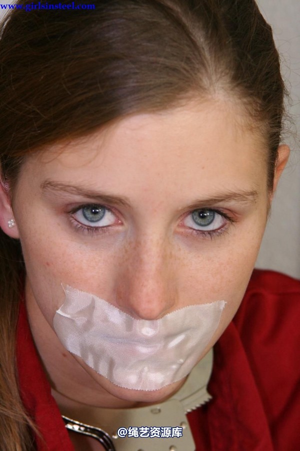 girlsinsteel - Sophia tied up with many neckcuffs 第 3 张图片