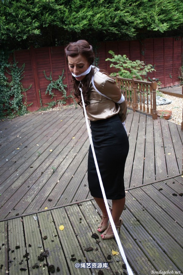 bondagebob - Chrissy Leashed 第 23 张图片