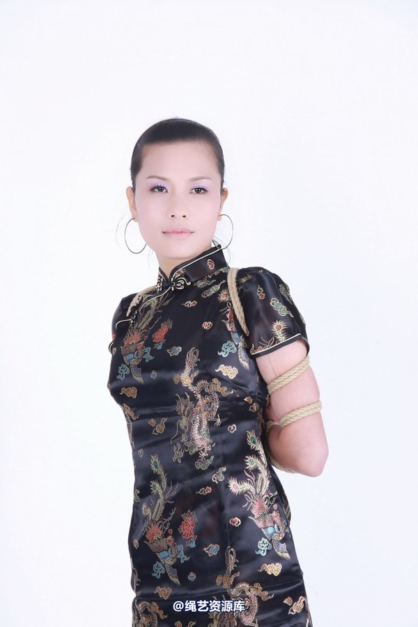 神艺缘 - 122-黑旗袍扮贵妇被绑 第 2 张图片