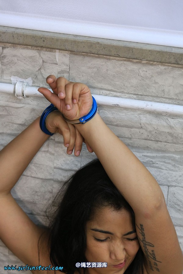 girlsinsteel - Busted Alissa cuffed to the heater 第 19 张图片
