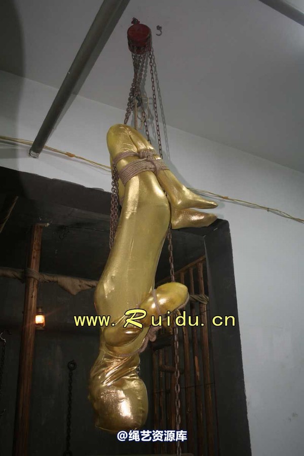 锐度主张 - 20070921第34期 影片胶衣紧缚悬吊图片 第 166 张图片
