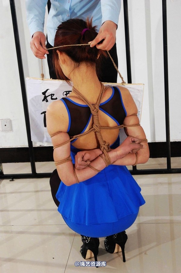 mj影视 - 倾心 前凸后翘的性感黑丝女犯-2013-03-26 第 103 张图片