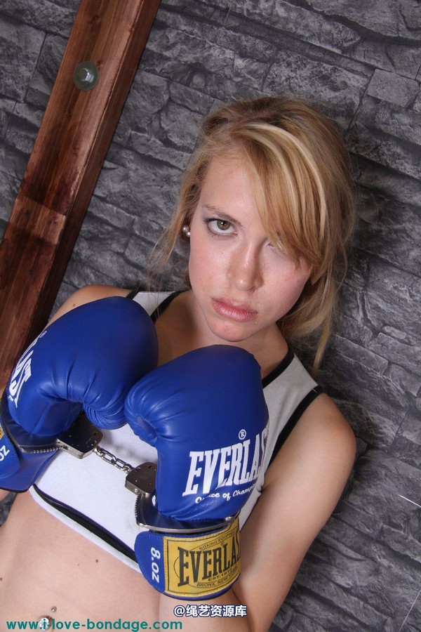 girlsinsteel - Cuffed in boxing gloves 第 35 张图片