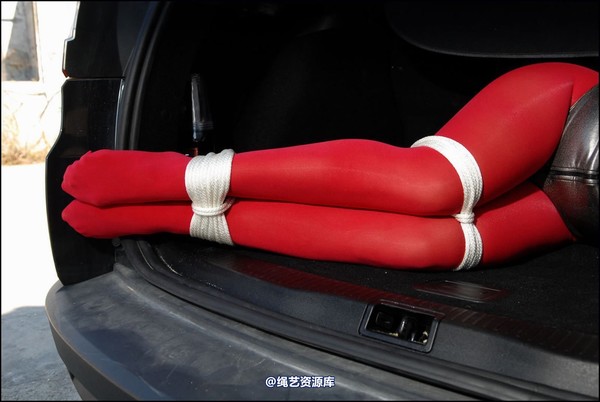simplytied - Red tights in the Sun 第 44 张图片