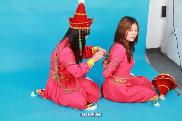 胜景山庄 - 033-蒙古服姐妹花 第 24 张图片