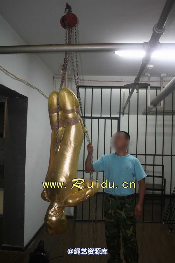 锐度主张 - 20070921第34期 影片胶衣紧缚悬吊图片 第 184 张图片