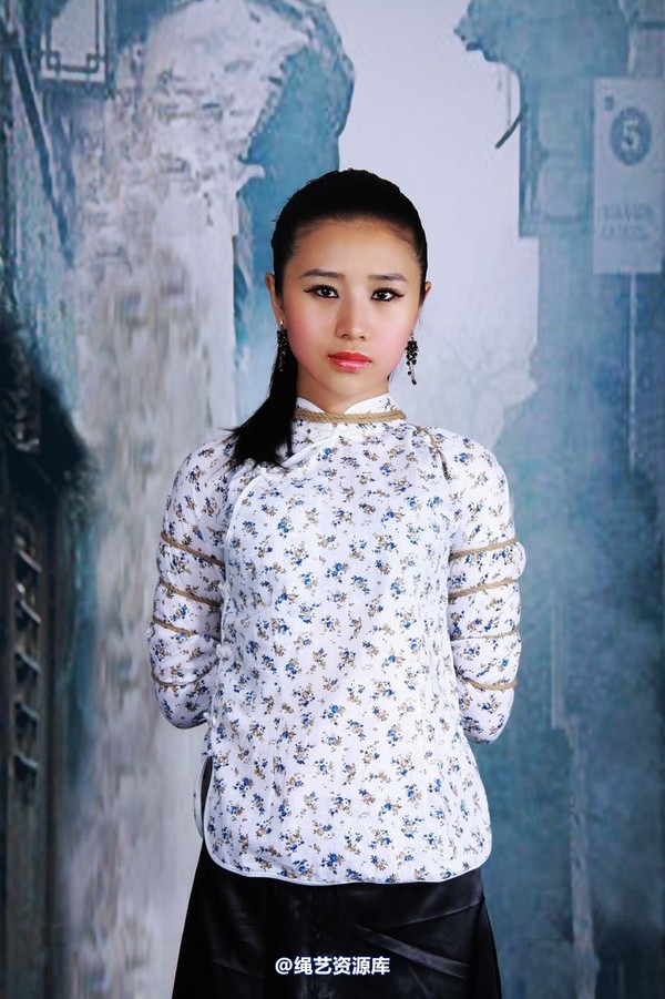 神艺缘 - 227-古朴老街上的少女 第 12 张图片