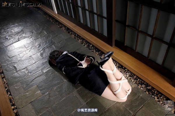 丽柜美束 - 2008-11-11 老总小秘半路遭劫持 Model 美束 第 23 张图片
