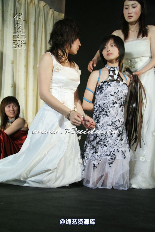锐度主张 - 孔雀、倩倩、玉儿、豆芽高雅的制服 第 177 张图片
