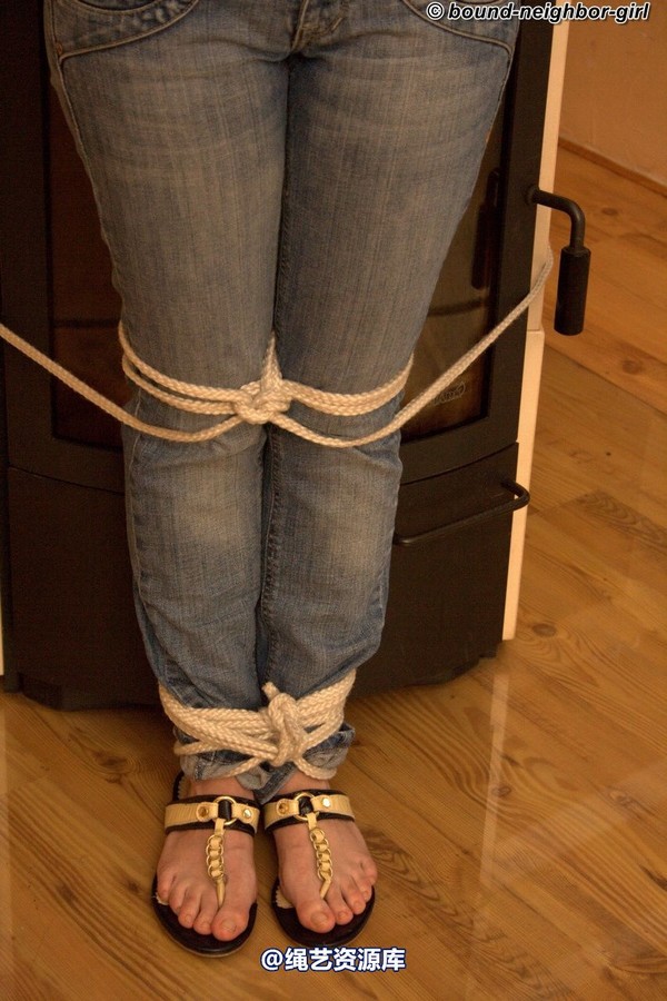 bound-neighbor-girl - Cindy - Tied up in her apartment 5 第 19 张图片