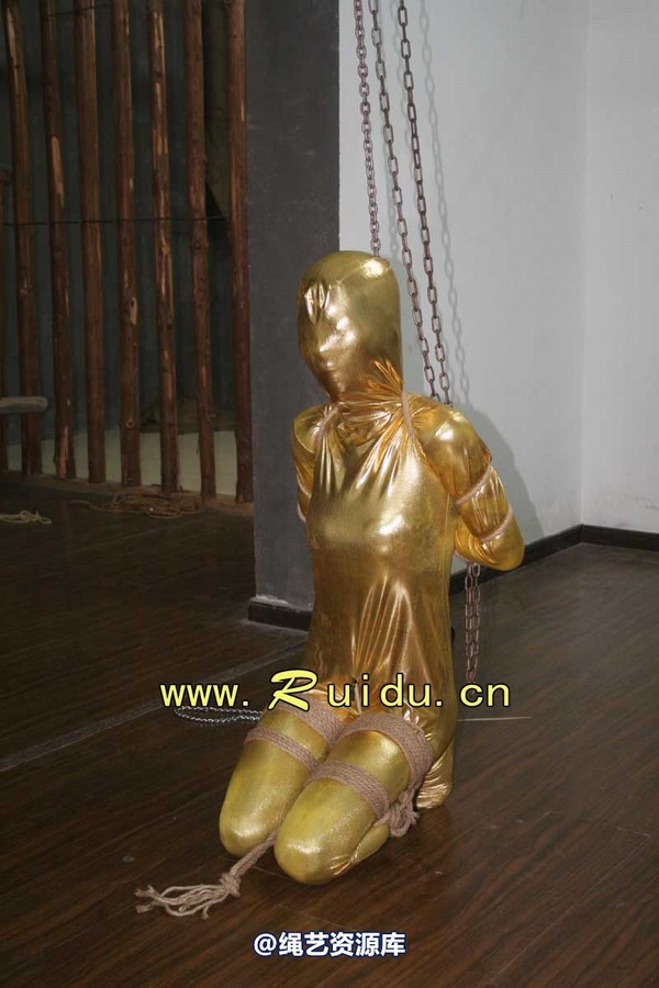 锐度主张 - 20070921第34期 影片胶衣紧缚悬吊图片 第 98 张图片