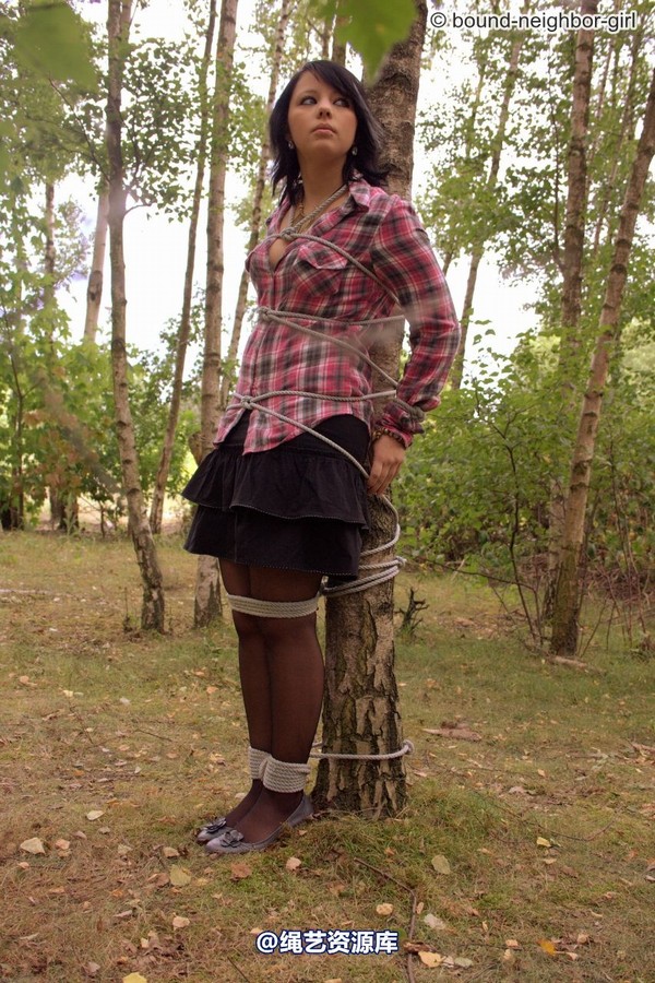 bound-neighbor-girl - Nadine - Adventure in the woods part 1 第 19 张图片