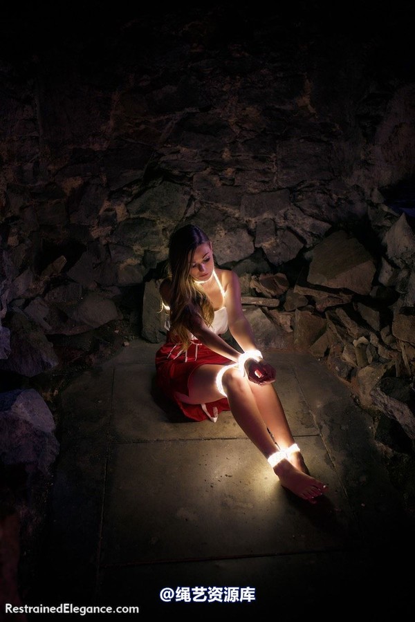 restrainedelegance - Captured By Light 第 4 张图片