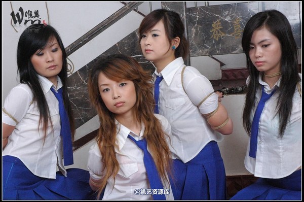 唯美之家 - 2008-09-24制服群绑 第 273 张图片