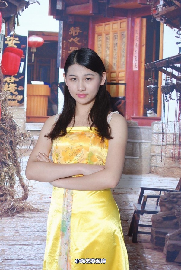 唯美之家 - 新模萧萧黄礼服 第 143 张图片