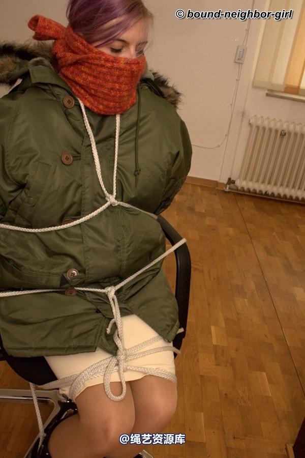 bound-neighbor-girl - Zora - Tied up at the office 第 17 张图片