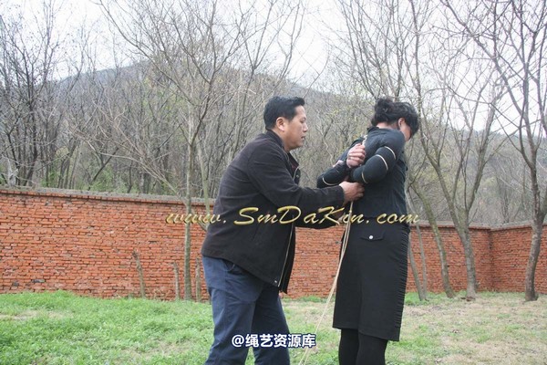 锐度主张 - 2009年第21期捆绑图（2009.4.26）3.28聚会，同好MM极限紧缚 第 66 张图片