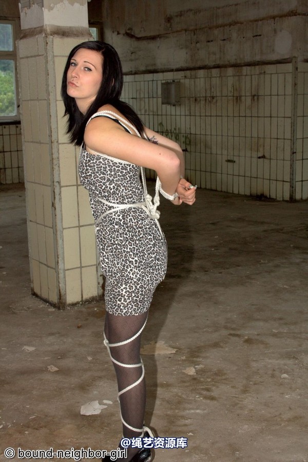 bound-neighbor-girl - Angel - Tied up in the ruins 3 第 14 张图片