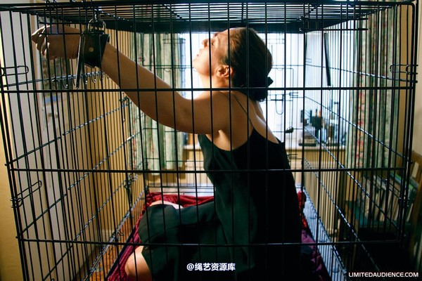 limitedaudience - 2010 sammie b bound within the cage 第 24 张图片