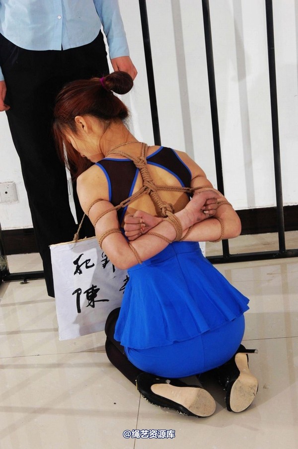 mj影视 - 倾心 前凸后翘的性感黑丝女犯-2013-03-26 第 117 张图片