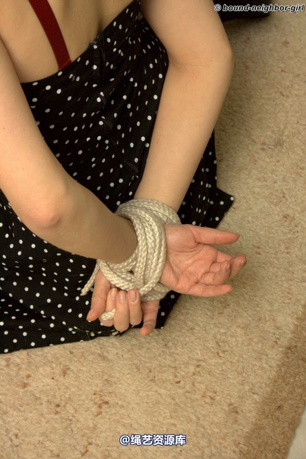 bound-neighbor-girl - Zora - Tied to the ground 第 23 张图片