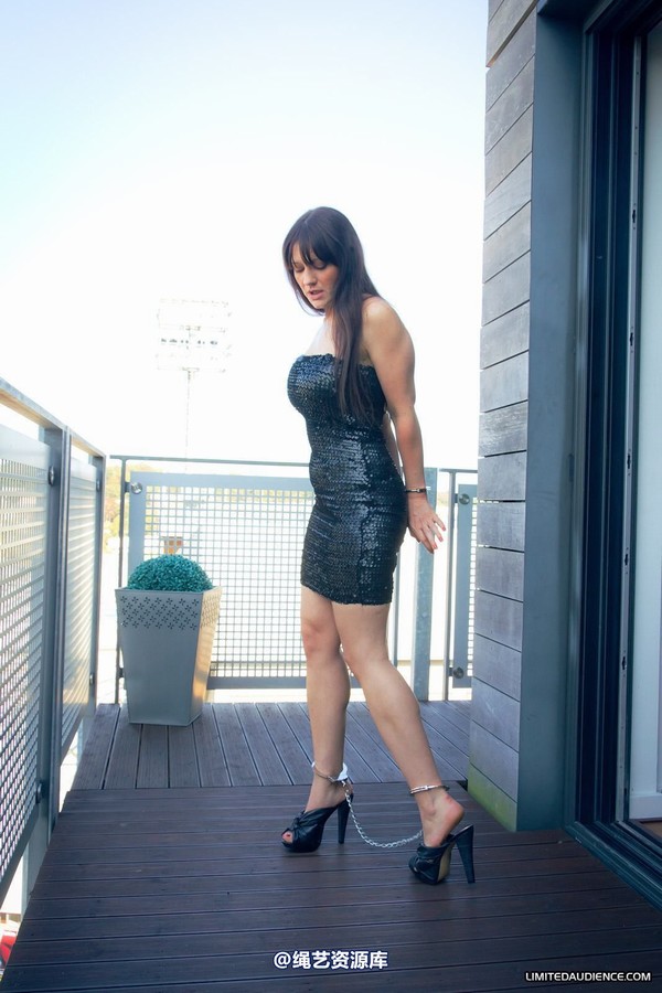 limitedaudience - 2012 sapphire handcuffed on balcony 2 第 38 张图片
