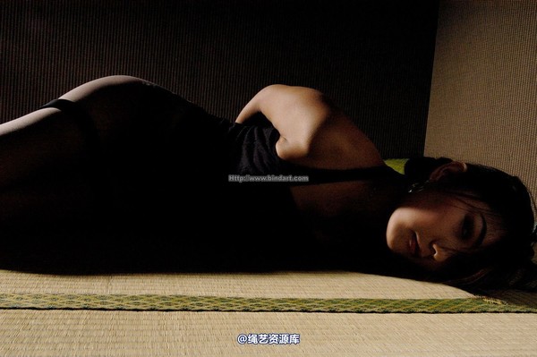 丽柜美束 - 2005-12-14 第 24 张图片