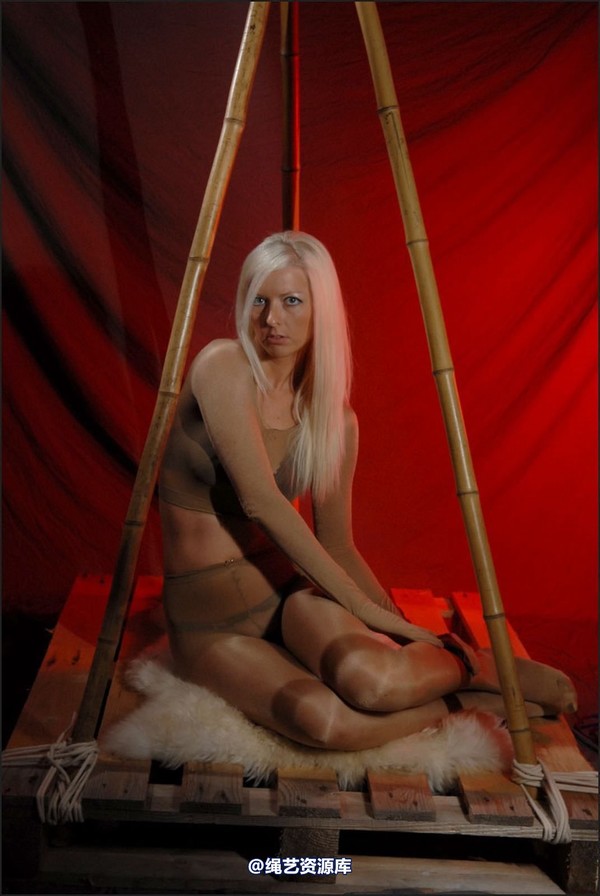 simplytied - Lady CC encased 第 3 张图片