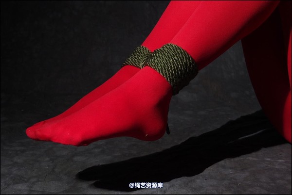 simplytied - Blonde in red tights 第 31 张图片