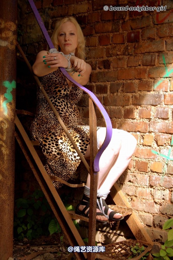bound-neighbor-girl - Nana - In the ruins 1 第 13 张图片