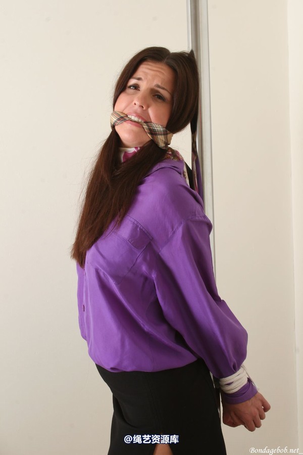 bondagebob - Kobe Lee Gagged! 第 2 张图片