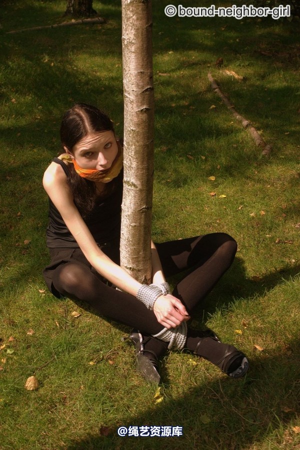 bound-neighbor-girl - Tanja - Tied up in the forest 1 第 42 张图片